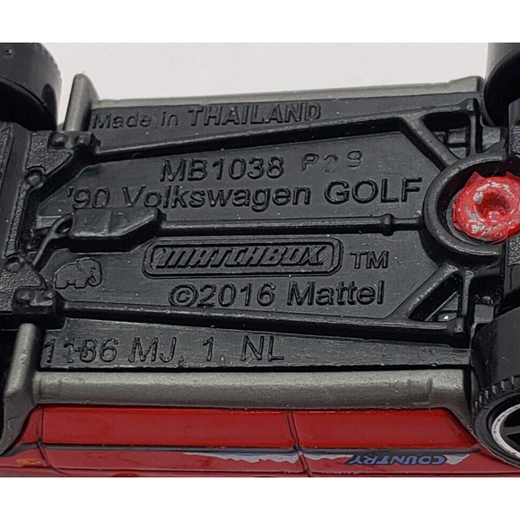 2018 Matchbox #99 MBX Road Trip '90 Volkswagen Golf Country Red - Picture 8 of 8